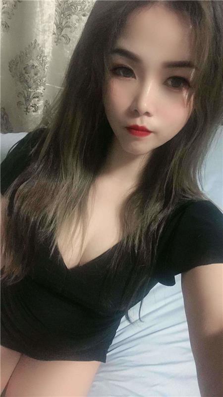 草房三个妹子，看颜值去过了如果不好回来你喷我