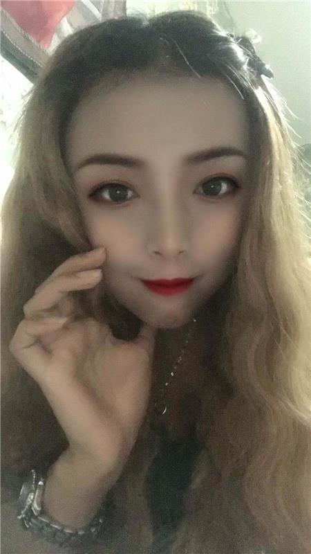 草房三个妹子，看颜值去过了如果不好回来你喷我