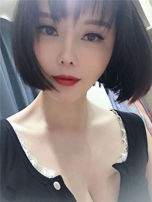 石厦kouhuo很爽的妹子