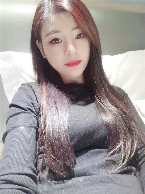 非常有味道的一个妹子 身材好