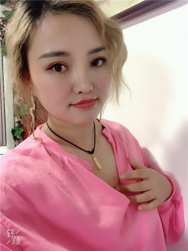 大乳坦克型半良家妩媚感觉的浪货