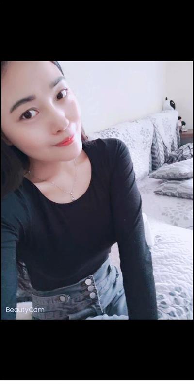 身材苗条的年轻妹子