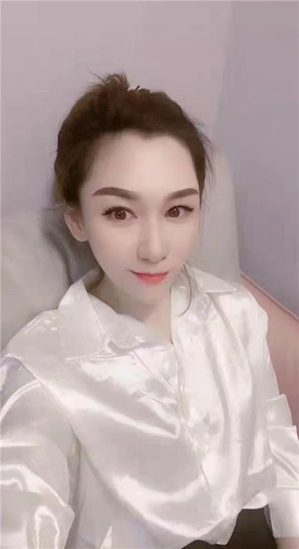 四百系邻家小妹，眉清目秀听从调教