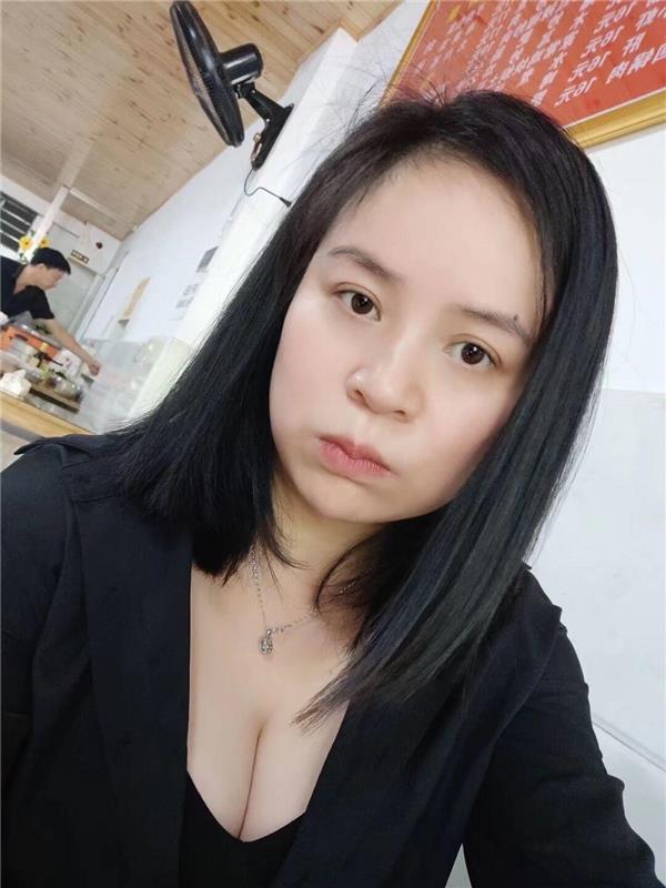 湖南长沙岳麓区屁股超级大，后入超爽的少妇熟女一枚