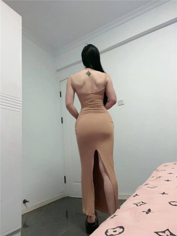 和平区的肥臀健身博主（健身房教练）
