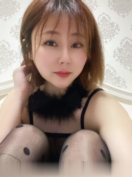 短发美女雯雯