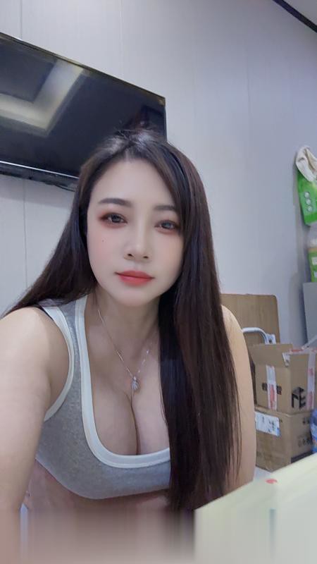 白云美臀美少妇