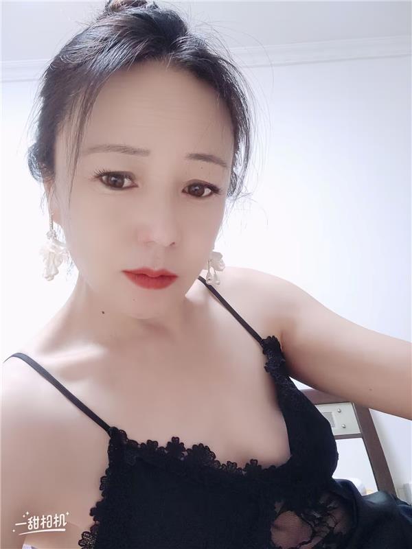 风韵犹存美少妇