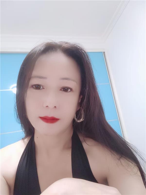 风韵犹存美少妇