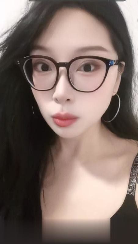 天河眼镜少妇芯芯