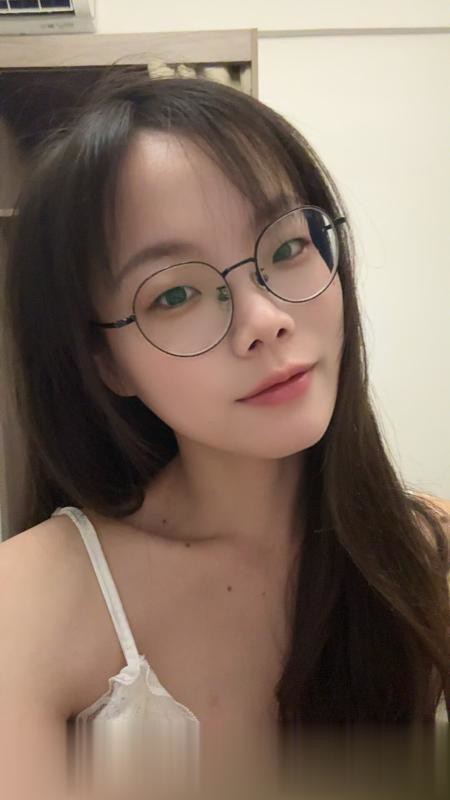 眼镜妹兼职诗诗