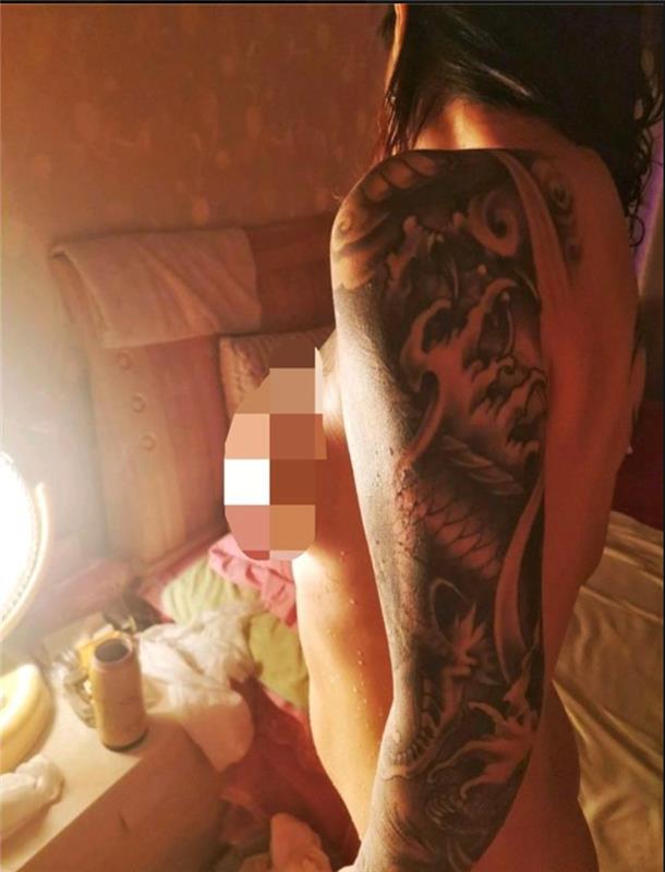 验证大胸纹身妹