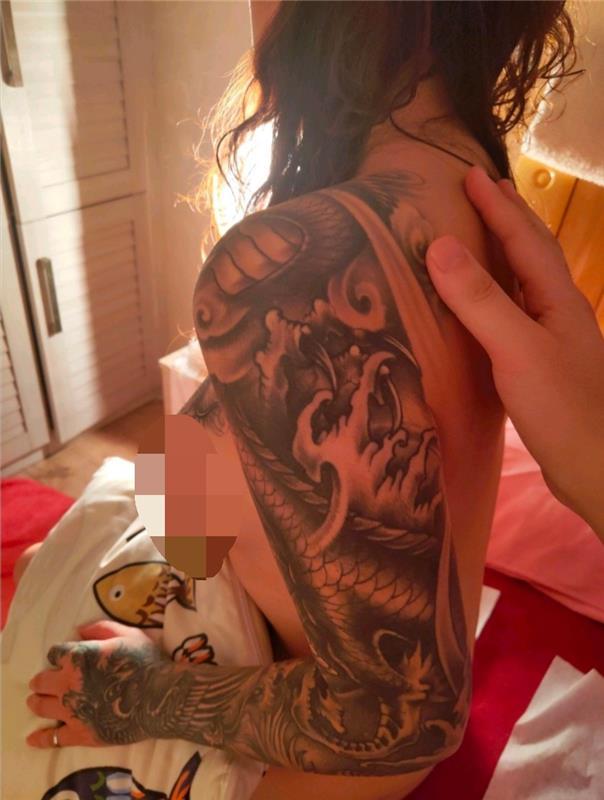 验证大胸纹身妹