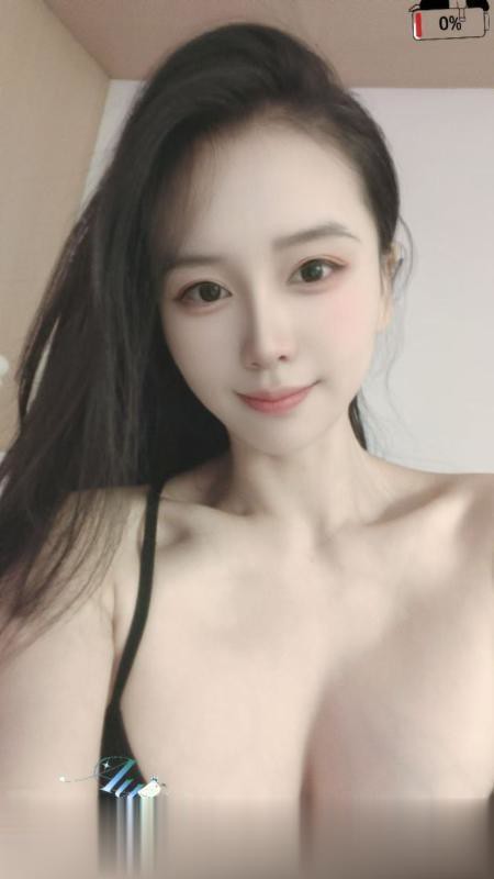 九头身大胸夏蝉