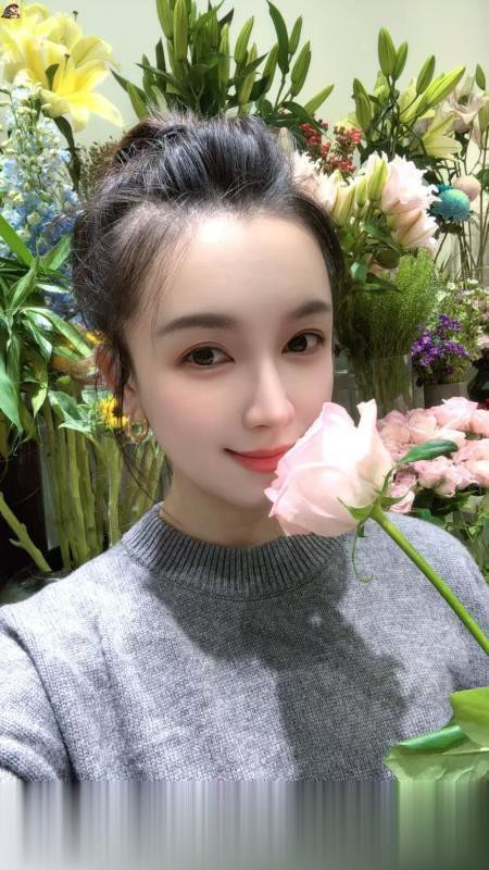 气质绝佳的美女伊伊