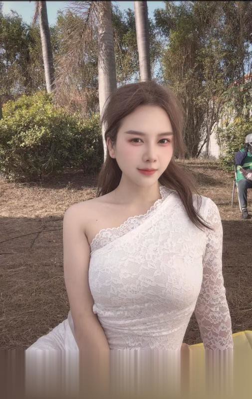 南门性感大奶小妹儿