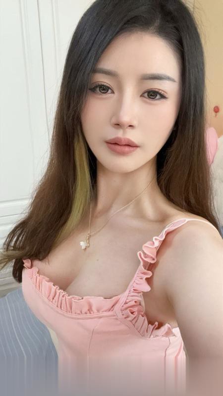 肤白大胸身材好一冉