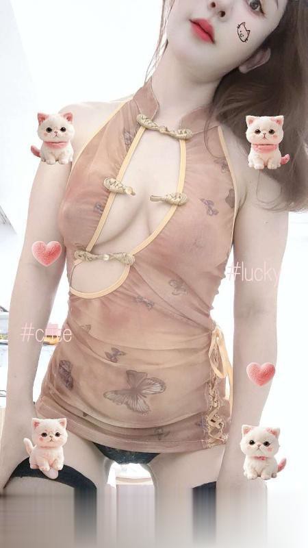 雪白的大波波骚妇