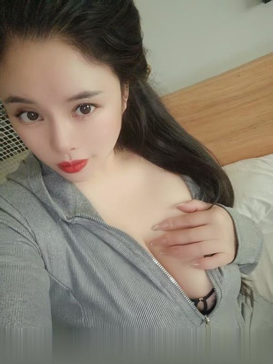 D奶巨乳御姐媚儿
