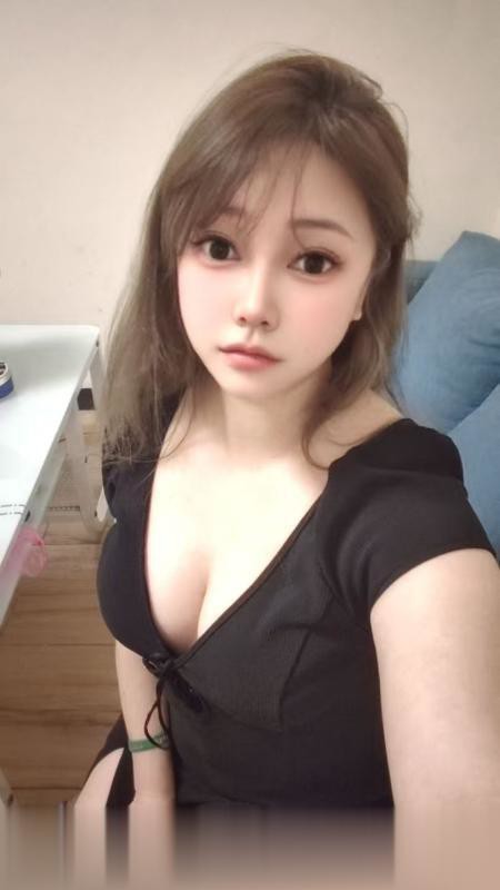 打卡白云大奶草莓