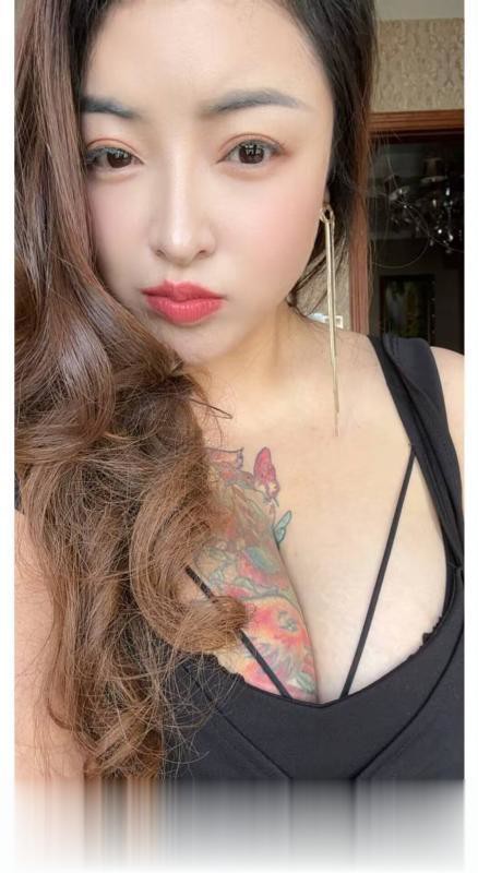纹身大奶美少妇