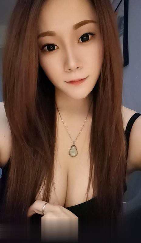 龙华大胸性感小姐姐