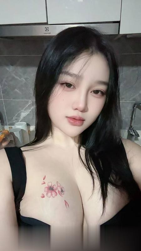 微胖大胸服务型嫩妹