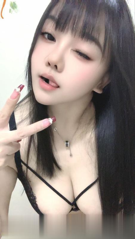 肤白大胸器优乐美