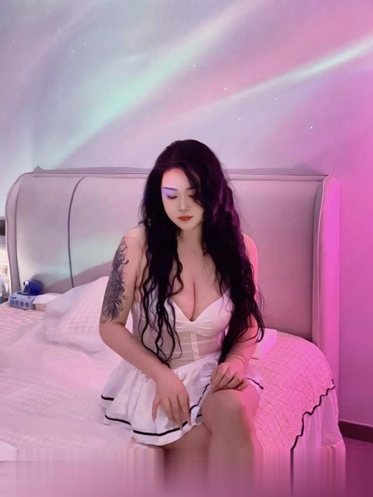 巨乳红唇性感贝贝