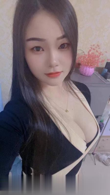丰满圆润大奶老师