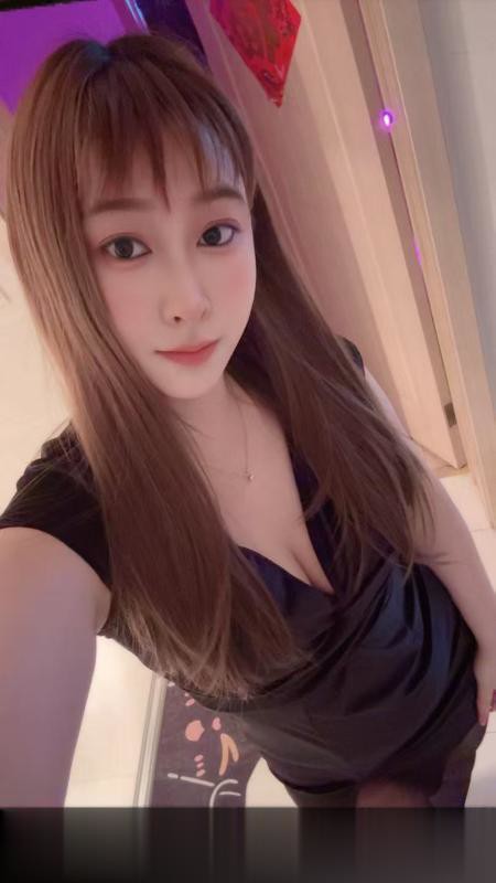 大胸小姐姐.