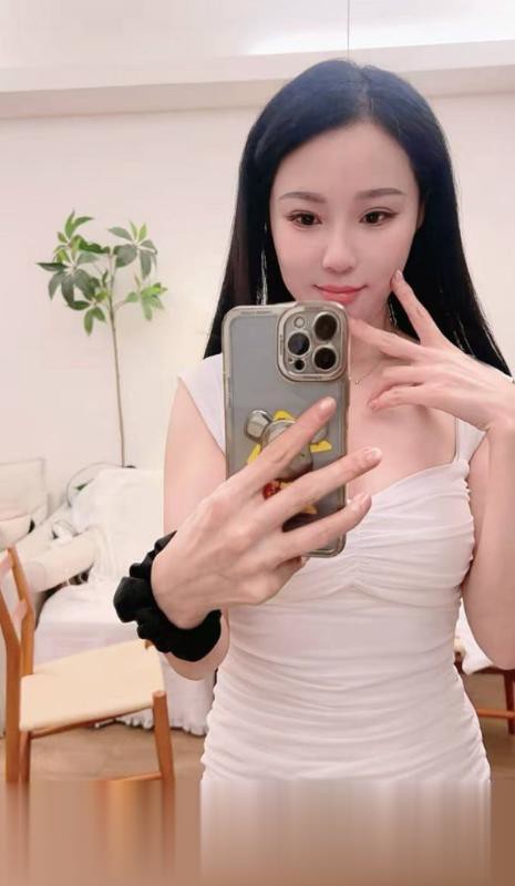 气质肤白貌美桃子