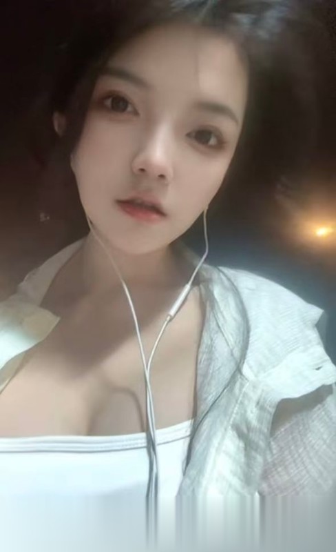 火辣大胸风情靓妹