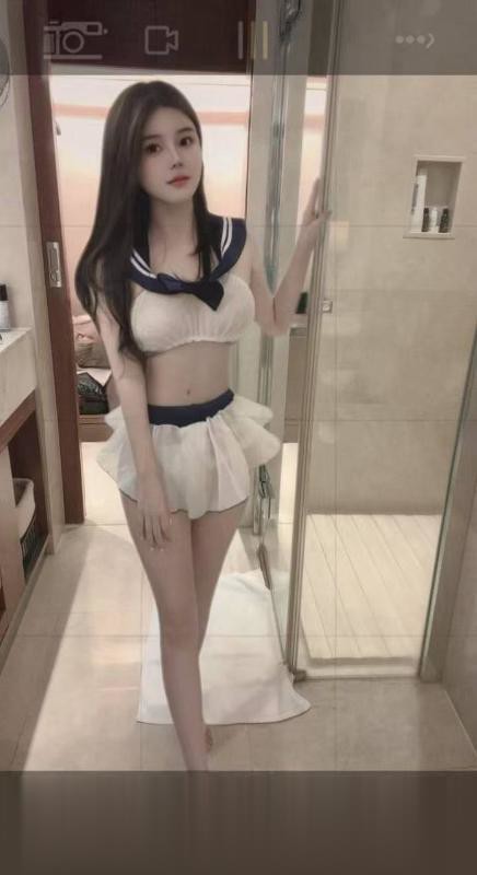 娇小玲珑肤白大胸妹子