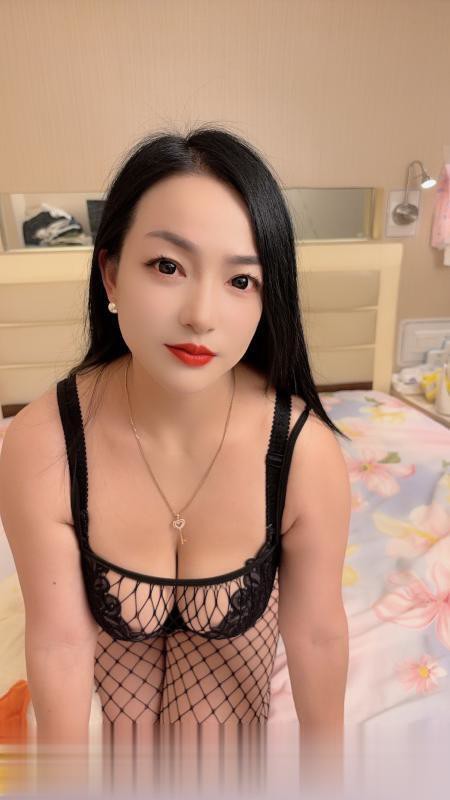 超级极品大胸小美