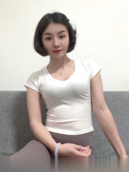腰细屁股大兼职小姐姐
