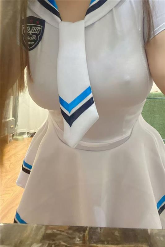 巨乳骚女奶子又大又挺