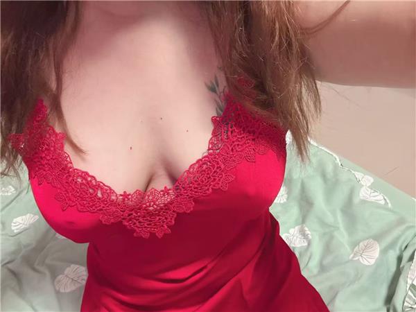 巨乳骚女奶子又大又挺