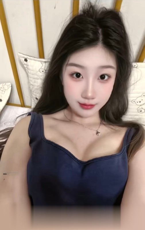 长腿大胸高颜值美女