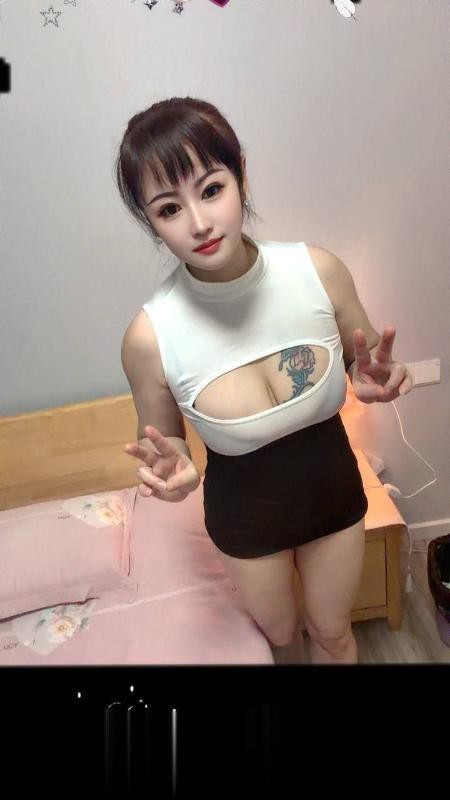 豹纹大胸风骚熟女