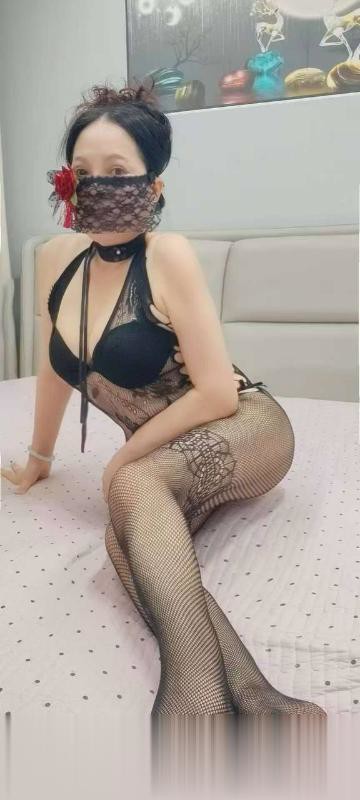 风骚黑色情趣熟女