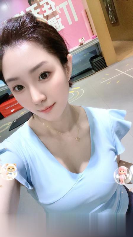 天河性感肥臀姐姐