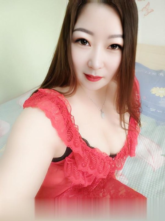 丰满白皙翘臀熟女