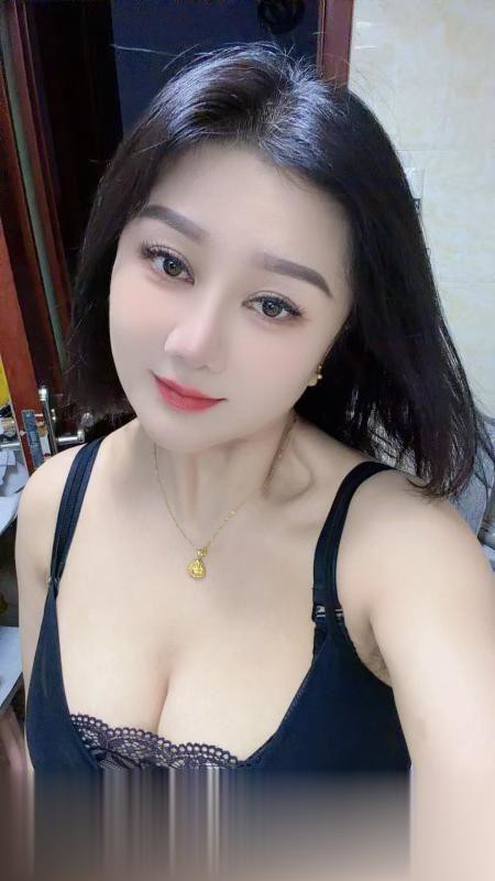 回锅D奶调情人妻素素