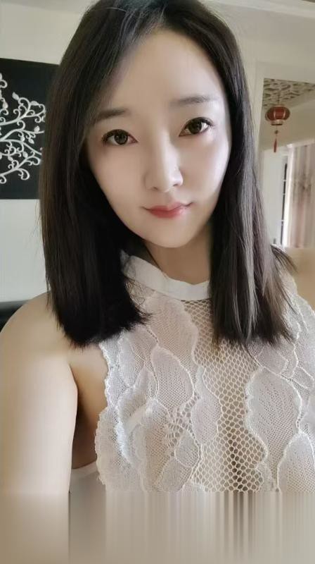 清纯服务闷骚女