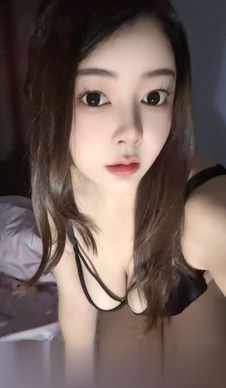 粉嫩美乳小骚妇