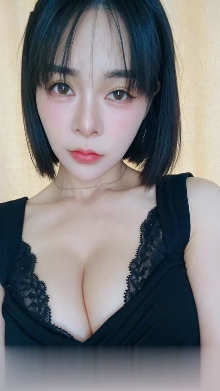 东站短发大胸妹妹
