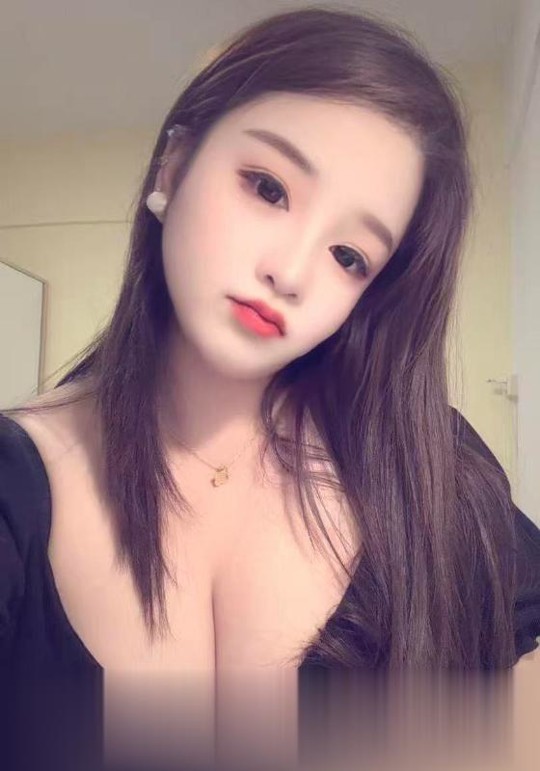 天河性感大胸妹子