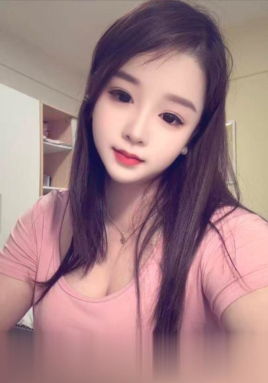 天河性感大胸妹子