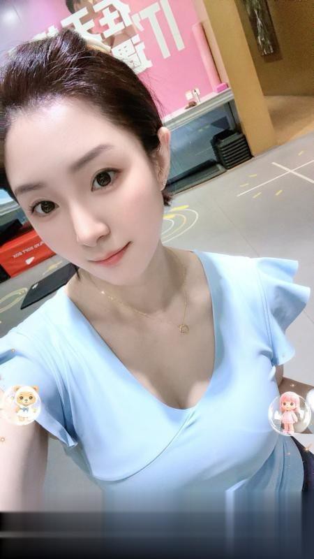 女友般大胸美女